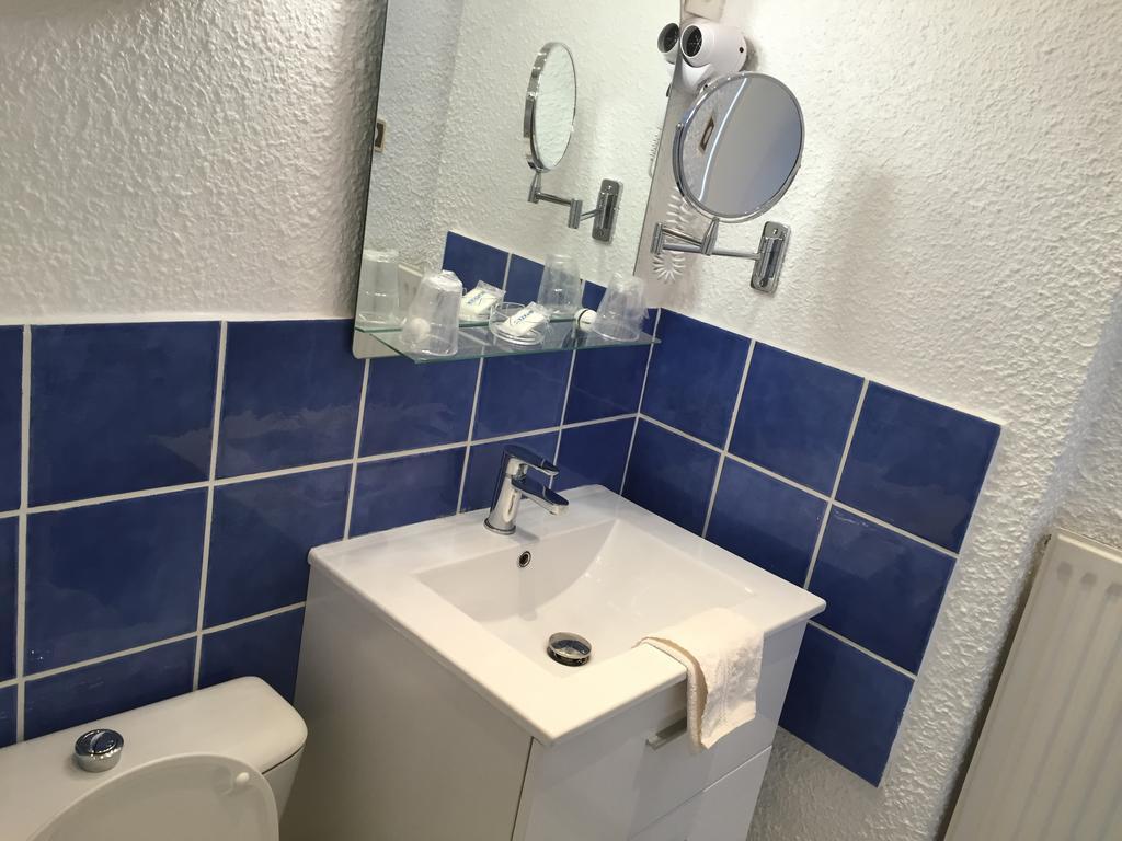Hotel Le Faisan Монлюсон Номер фото