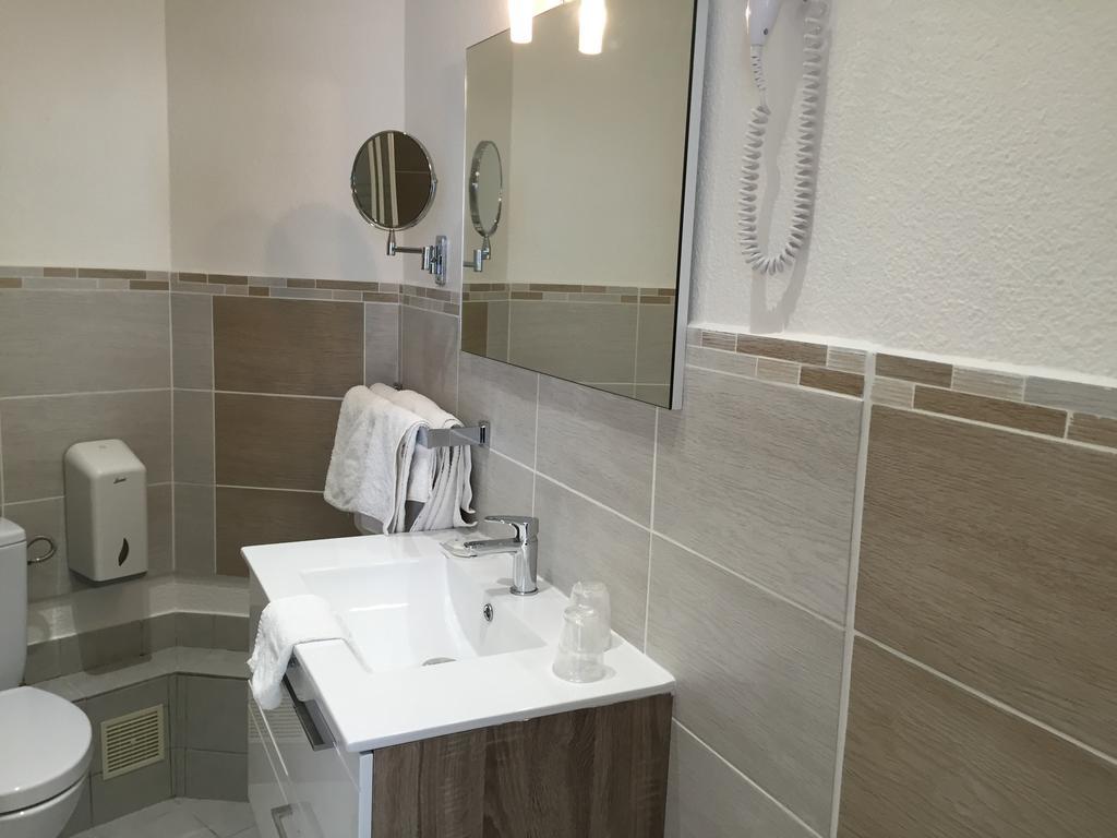 Hotel Le Faisan Монлюсон Экстерьер фото