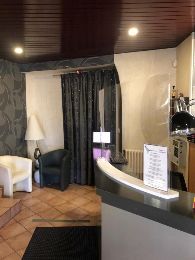 Hotel Le Faisan Монлюсон Экстерьер фото