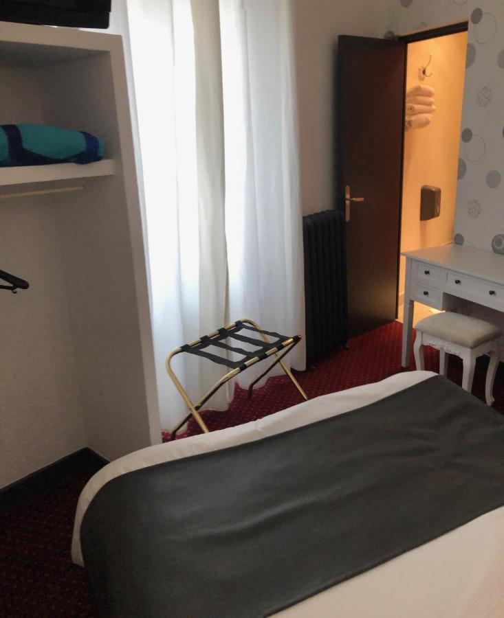 Hotel Le Faisan Монлюсон Экстерьер фото